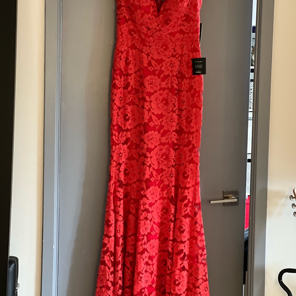 Medium. RED, LACE DRESS - Picture 2 of 2